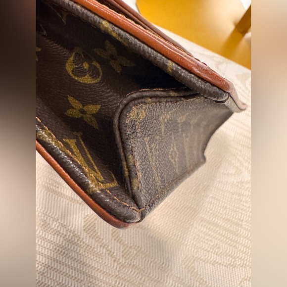Louis Vuitton Monogram Pochette Dame - Picture 5 of 15
